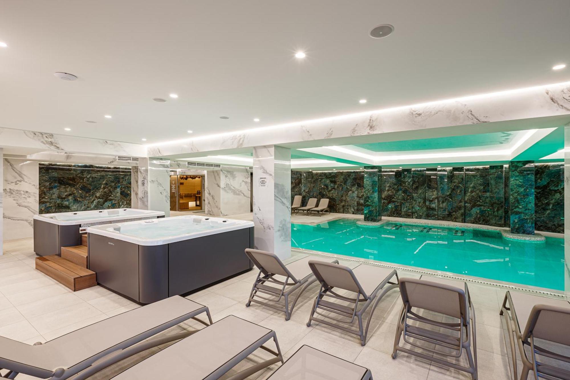 בוקובל Tavel Hotel & Spa מראה חיצוני תמונה
