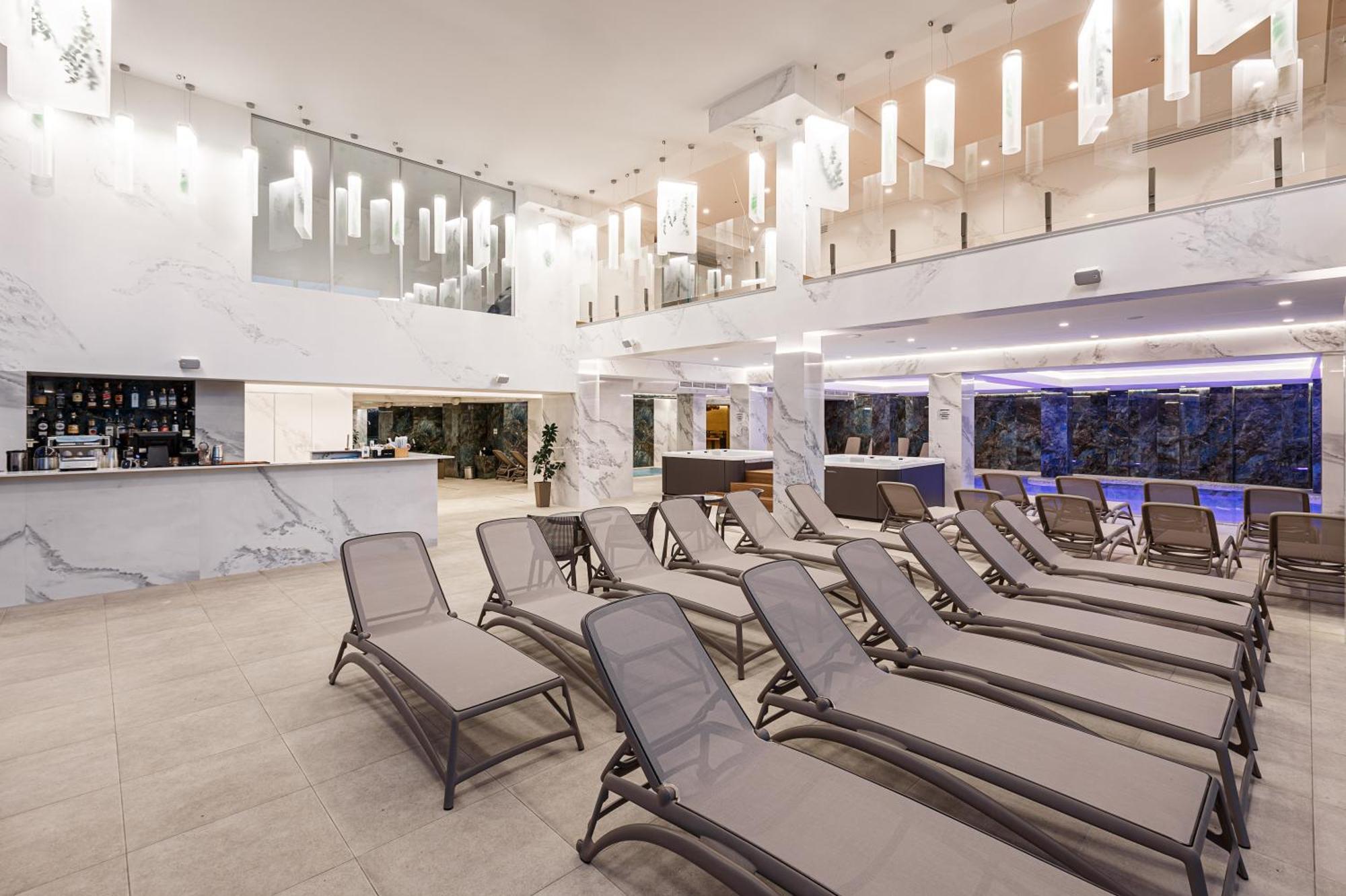 בוקובל Tavel Hotel & Spa מראה חיצוני תמונה